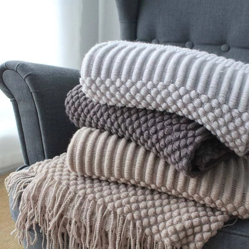 Plush Polyester Blanket – Warm, Cozy, and Aesthetic Small Throw