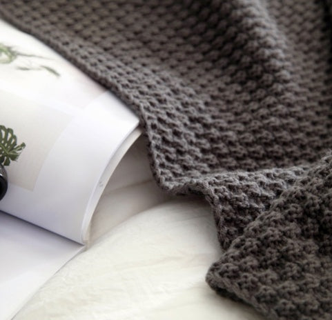 Nordic fringed knit ball blanket - Cozy during all Seasons