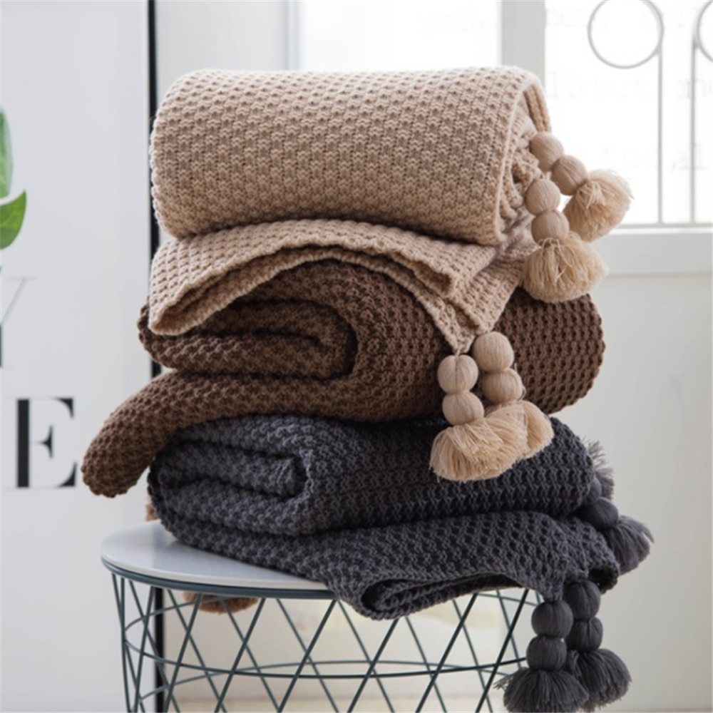 Nordic fringed knit ball blanket - Cozy during all Seasons